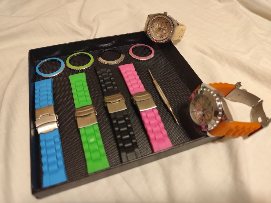 Relógios com várias braceletes