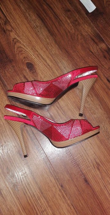 Buty na koturnie