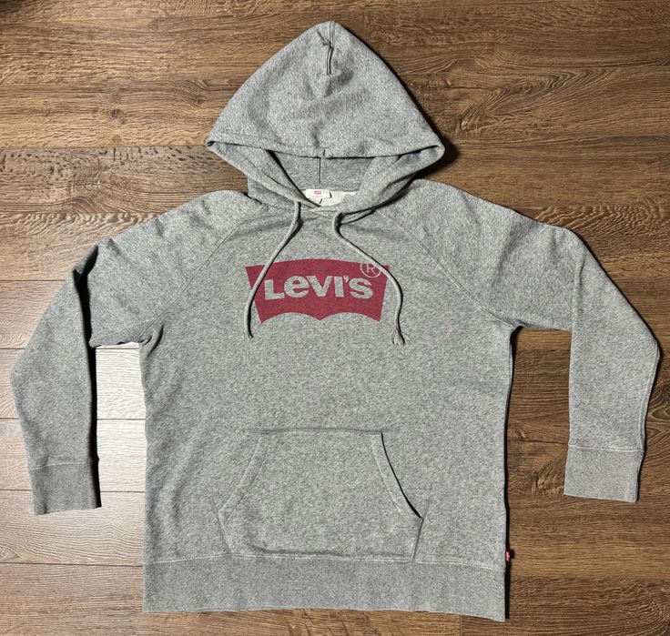 Толстовка Levi’s.