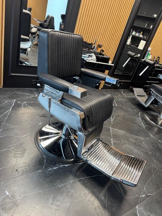 Fotel barberski stan bardzo dobry