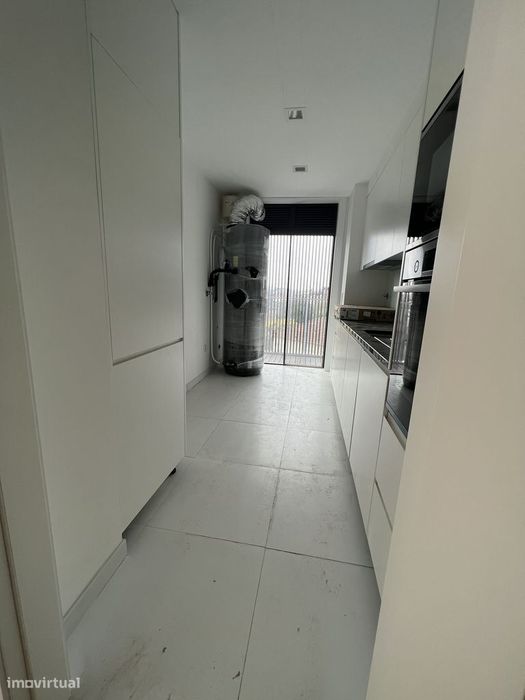 T2 com Lugar de Garagem e Arrumo - Como Novo