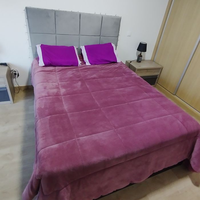 Cama com arrumação