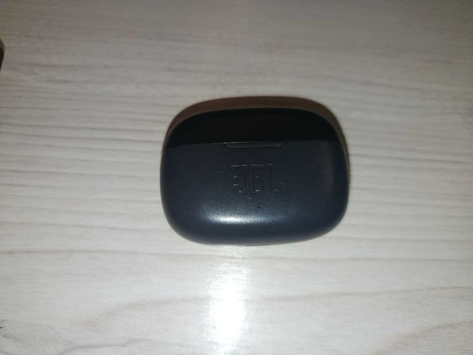 Продам навушники JBL, є дефект