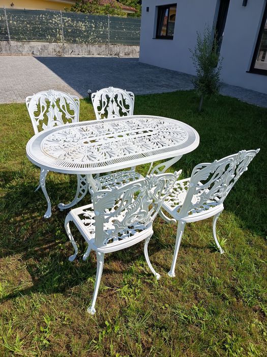 Mesa e cadeiras de Jardim