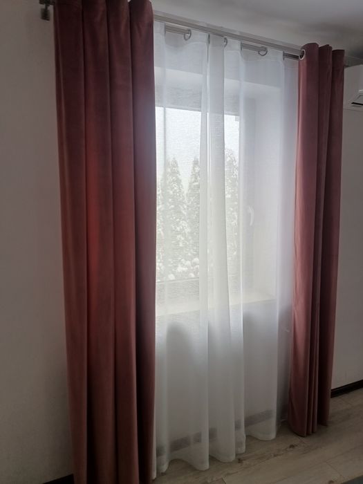 Meble kanapa firany karnisze