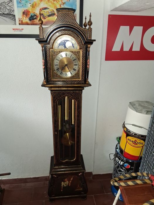 Relógio de pé pintado à mão