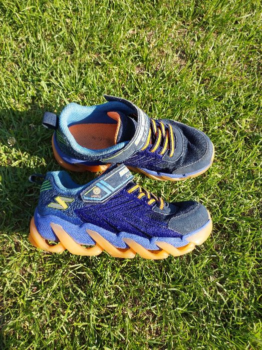 Кросівки skechers мигаючі