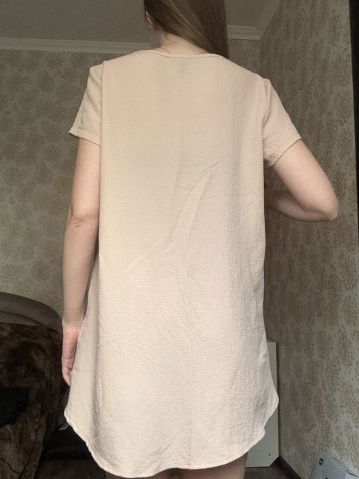 Літній костюм з легкої тканини.