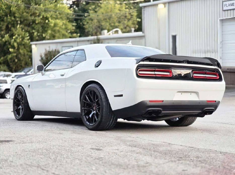 Dodge Challenger SRT Hellcat      2017
