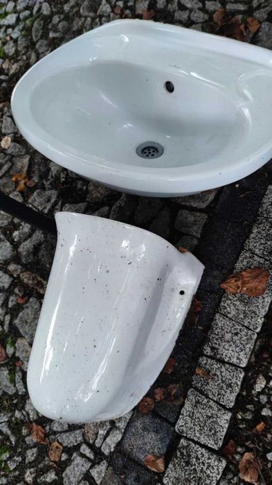 Armatura z łazienki i kuchni