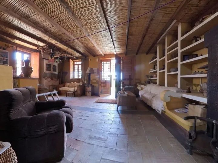 Duas Moradias e terreno