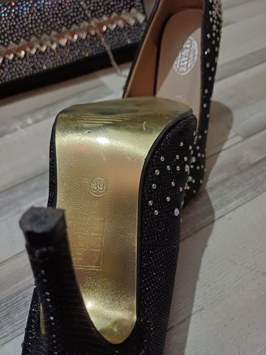 Buty na obcasie rozmiar 39 i torebka do kompletu.