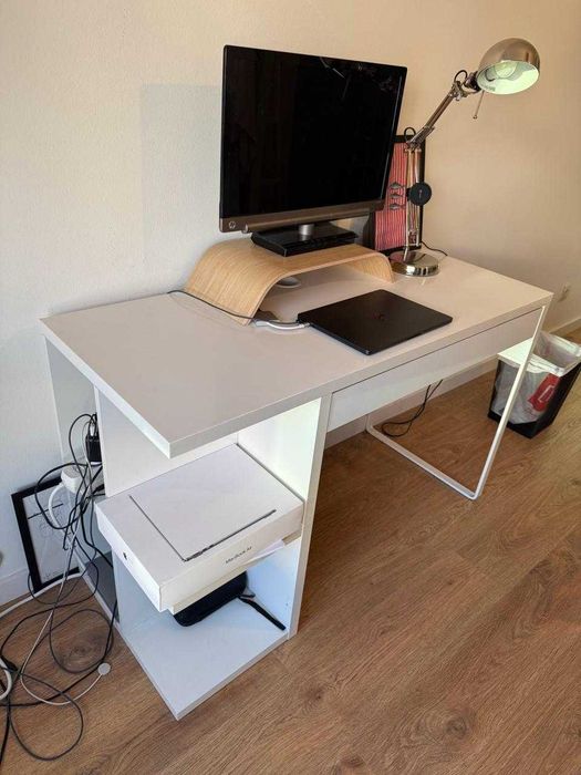 Secretária branca IKEA com gaveta (Working desk)