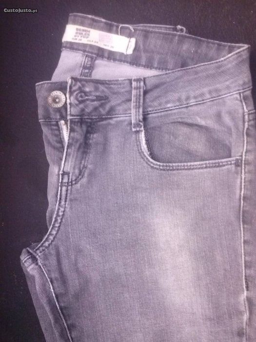 12 euros as 6 calças de ganga stradivarius e bershka,