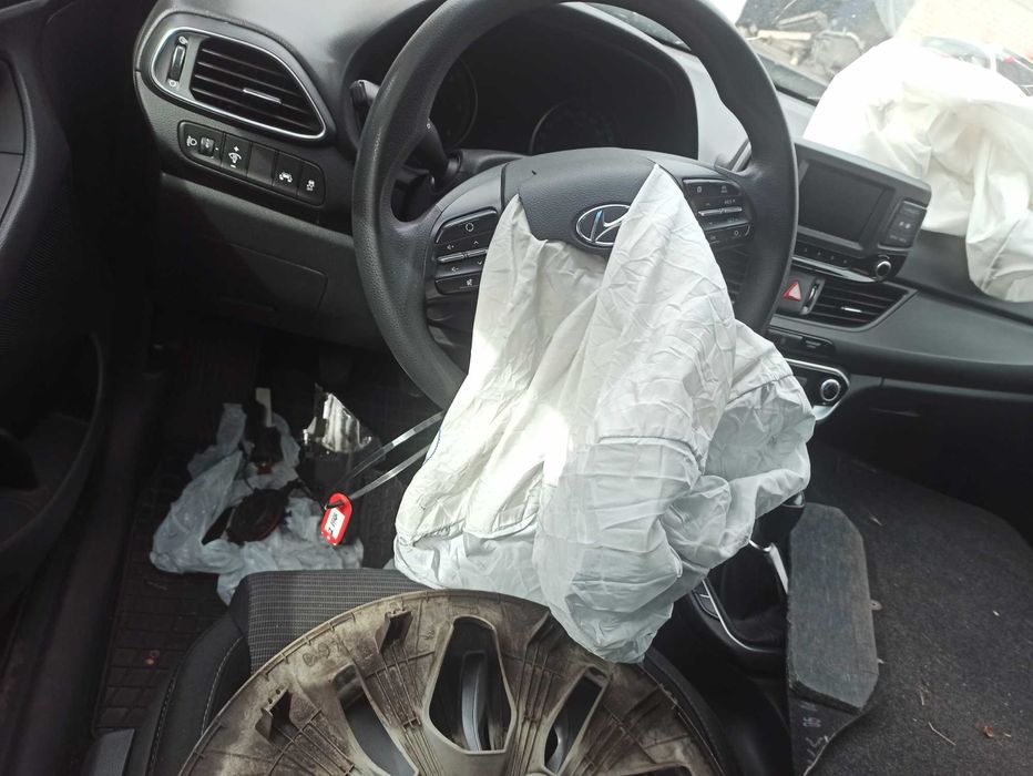 Hyundai I30 III KOMBI kolor Z3G samochody na części