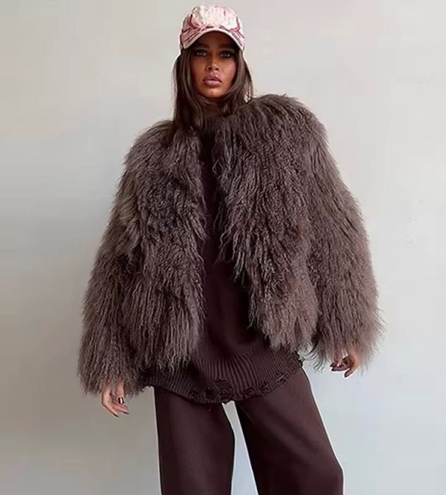 Класна шубка зі штучного хутра