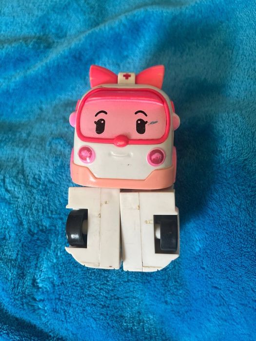 Robocar Poli Amber ambulans autko figurka transformująca ok. 9 cm