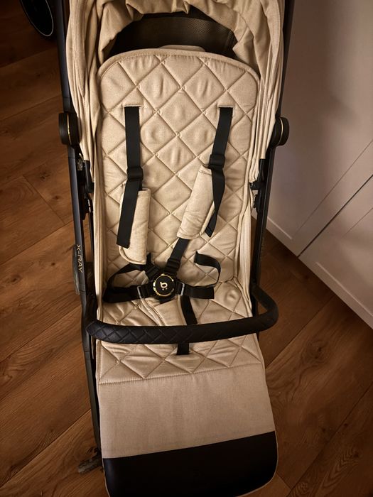 Future Design wozek x-ray spacerowka samolotowa