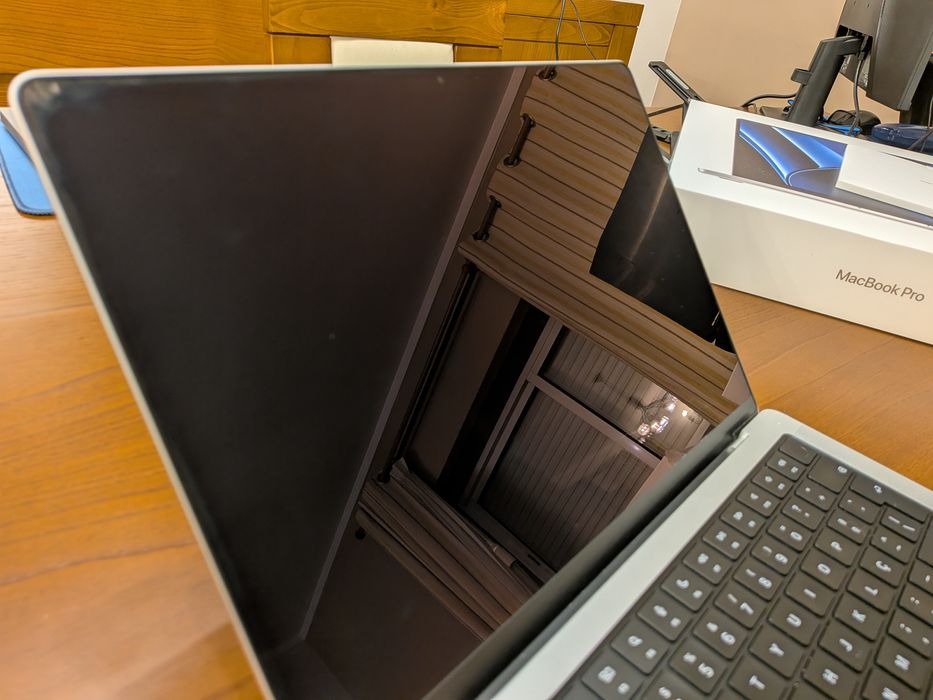 Macbook Pro M2 Pro 14" 512gb & 16gb RAM prateado