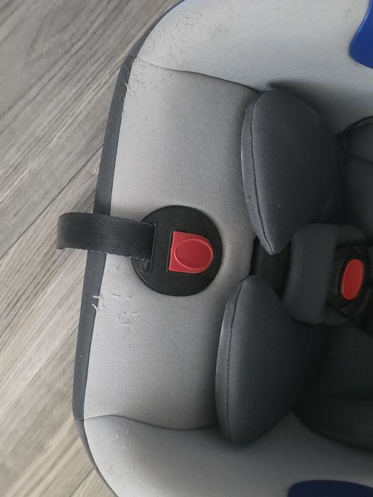 Автокрісло для немовлят в авто