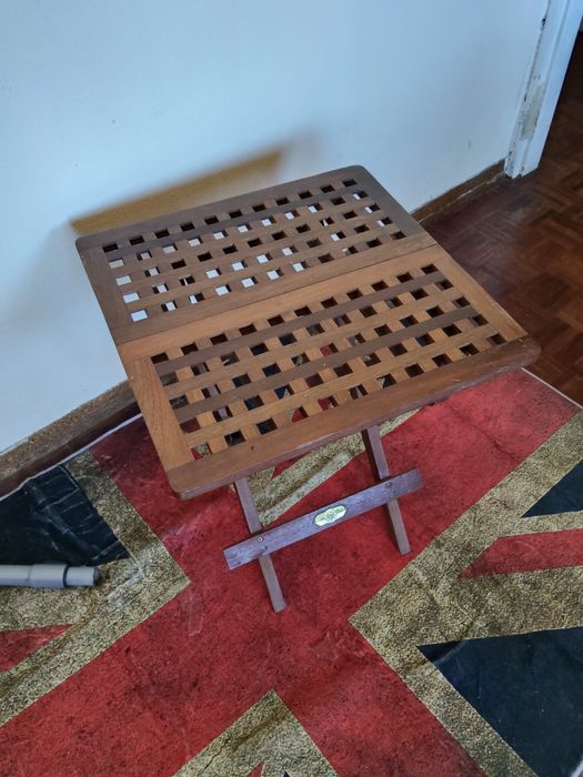 Mesa de apoio em mogno