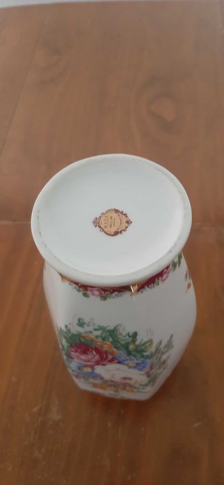 Jarra colorida em louça