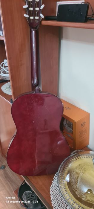 Viola clássica em bom estado