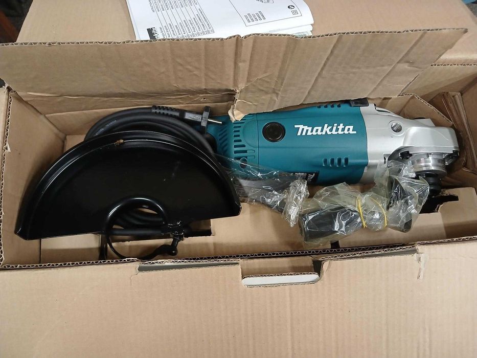 Продам болгарку  на 230 мм Makita GA9020SF. Нова в заводскі упаковці.