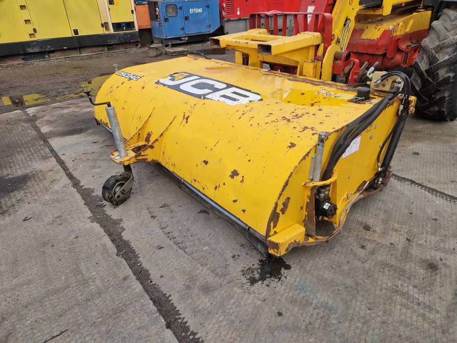 Щітка комунальна JCB SC240, підмітальна, замітальна з бункером