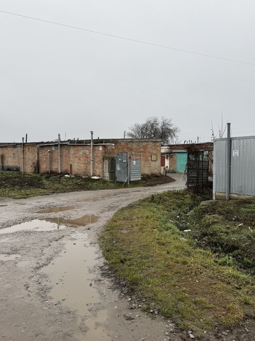Продам гараж цегляний на Браїлках з ямою