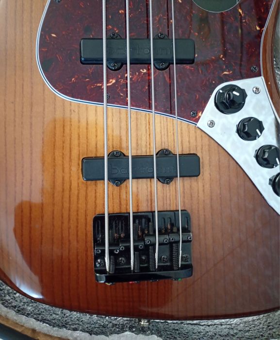 Бас гітара Bass