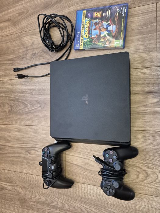PS4 Slim 500GB jak nowy + 2 pady + gra Crash Trilogyy