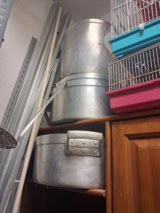 Conjunto de  cinco tachos industriais
