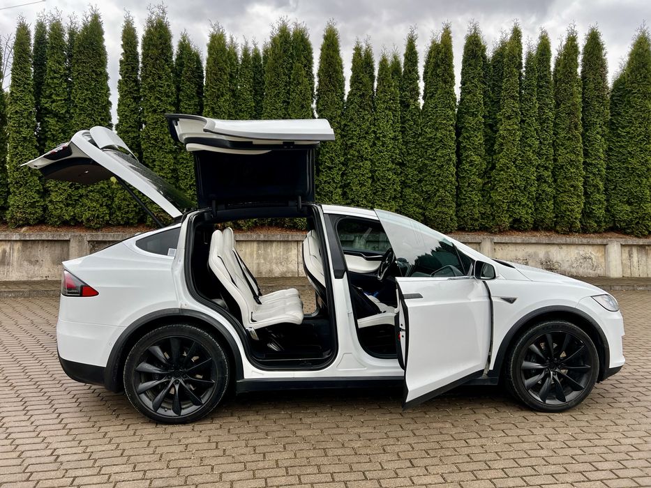Tesla model X 90