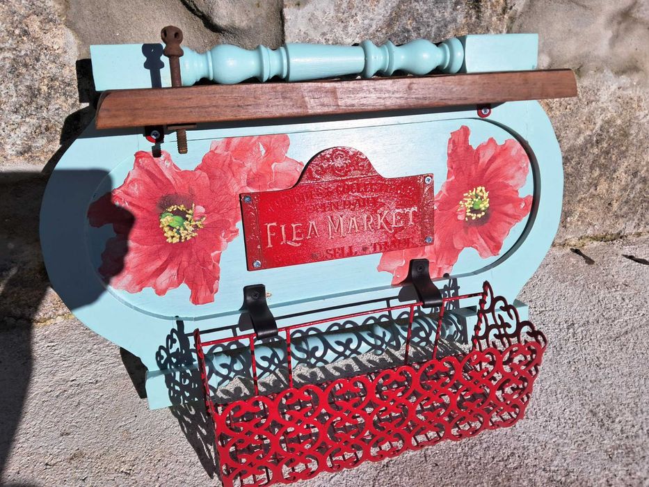 Estante recuperada com prateleira