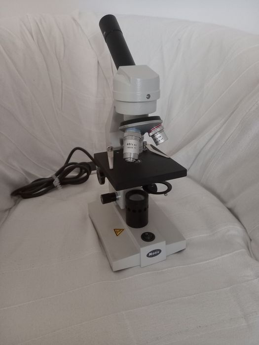 Microscópio Motic