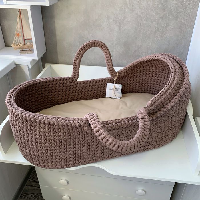Люлька для немовляти. Кошик для новонародженої дитини.