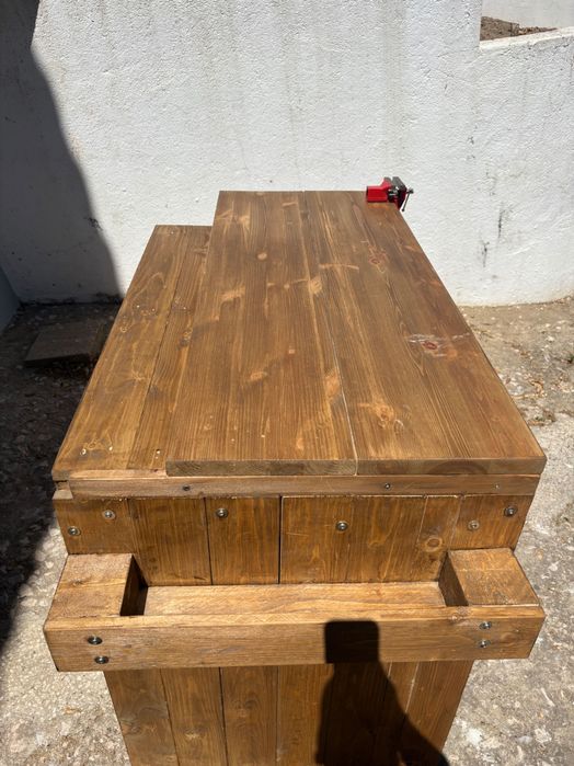 Mesa de trabalho em madeira