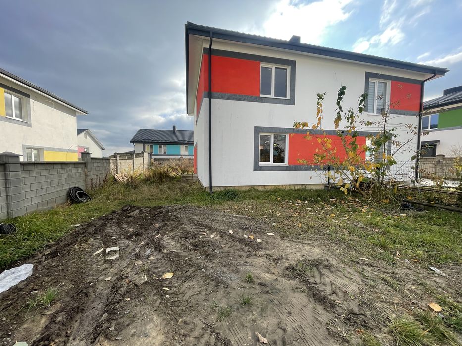 Котедж-двоян в заселеному масиві