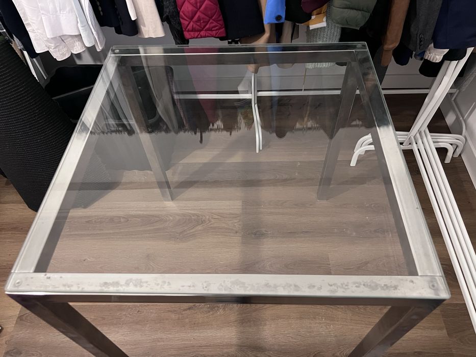 Mesa  com tampo em vidro ikea 73x73cm