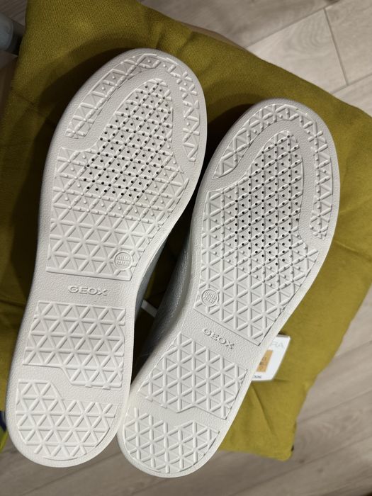 Жіночі шкіряні кеди Geox, срібні 39 р