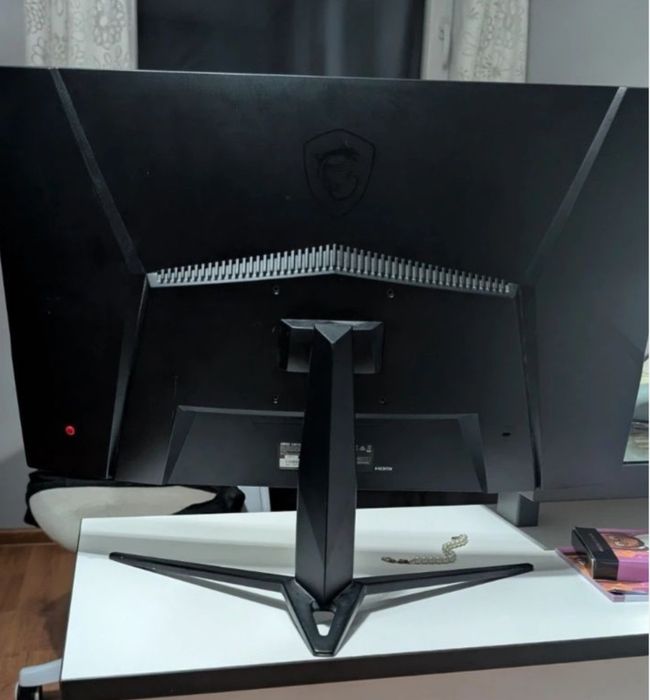 Monitor MSI g27 C4 165hz