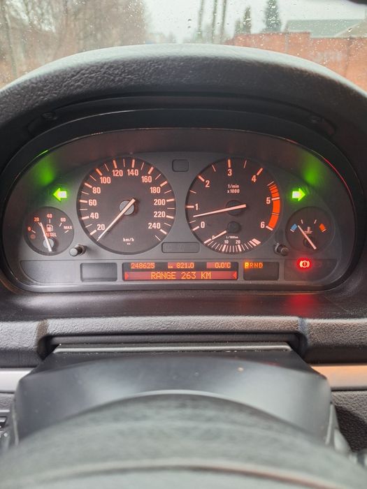 Продам BMW X5 E53