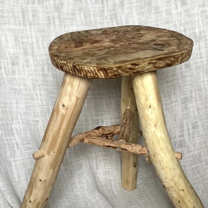 Banco artesanal em madeira