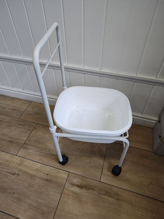 Sprzedam wyposażenie salonu kosmetycznego fotel frezarka lampa biurko