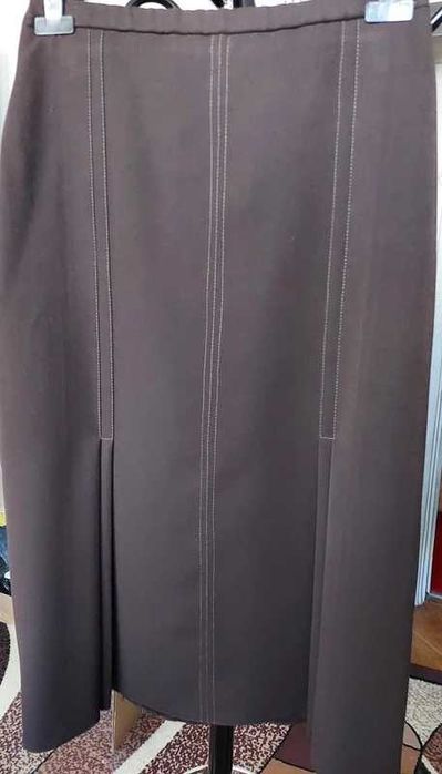 Dwie spódnice: czarna i brązowa. Gratis: trzecia spódn. i konturówka!