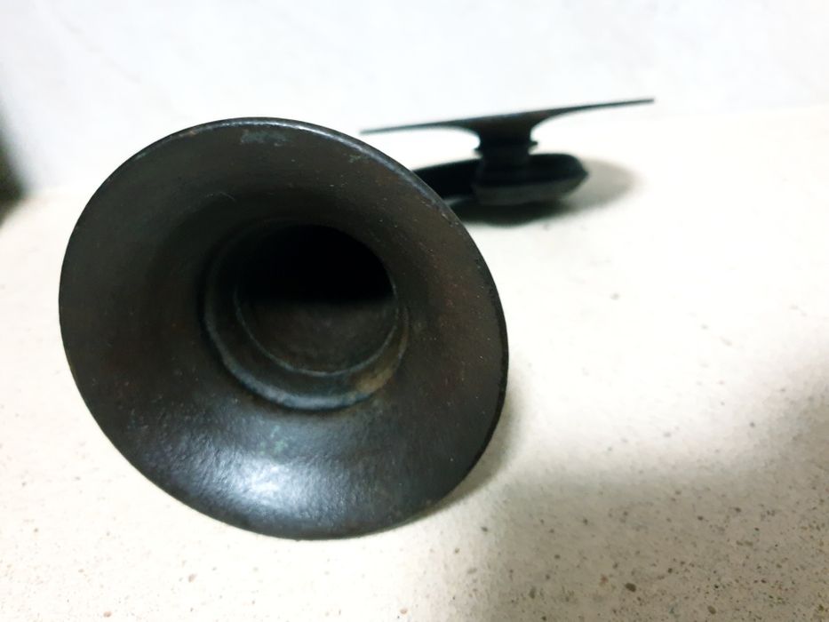 Antiga armação de buzina em ferro