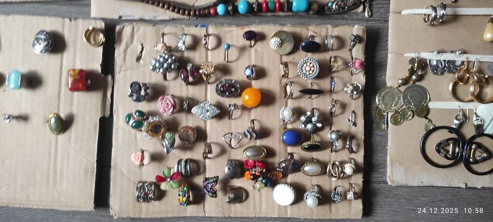 Бижутерия. Подвески, кольца, серьги