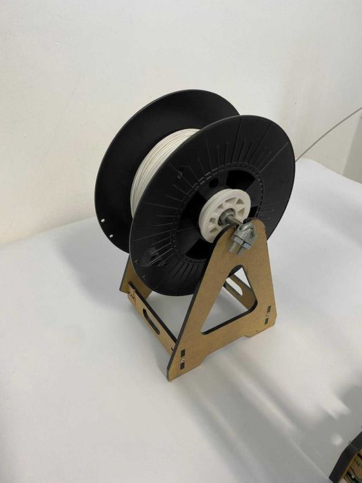 Impressora 3D FDM com mesa aquecida e filamento