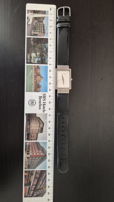 Relógio Azzaro em pele